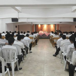 Prof.Dr. Azharuddin Sahil Memberikan Motivasi Kepada Santri Kelas 6 TMI Darunnajah