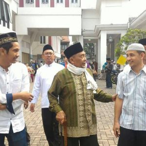 MENGENANG KH. HASYIM MUZADI