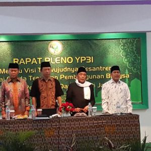 K.H. Mahrus Amin menghadiri pembukaan rapat pleno Yayasan Penguatan Peran Pesantren Indonesia (YP³I) di Aula 4 Windu Pesantren Darunnajah Jakarta