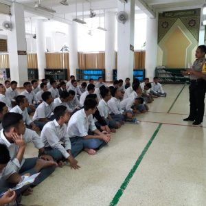 Sosialisasi Pendaftaran Akademi Kepolisian Kepada Santri Kelas 6 TMI