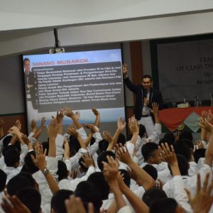 Training Motivation Bagi Santri Putra Kelas 3 TMI Darunnajah