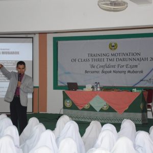 Motivation Training Bagi Santri Putri Kelas 3 TMI Darunnajah