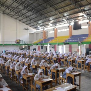 Ujian Tulis Santri Kelas 6 TMI Darunnajah JakartaUjian Tulis Santri Kelas 6 TMI Darunnajah Jakarta