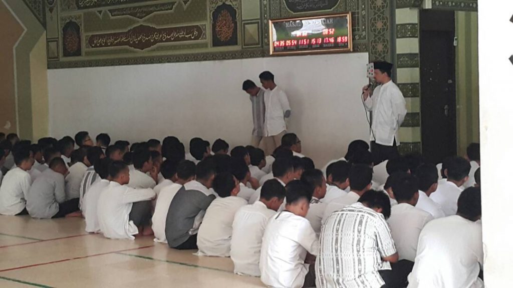 Sujud Syukur Santri Kelas 3 TMI Darunnajah Jakarta