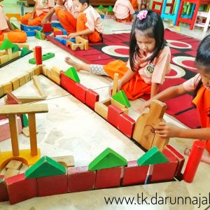 Permainan balok di Taman Kanak-kanak