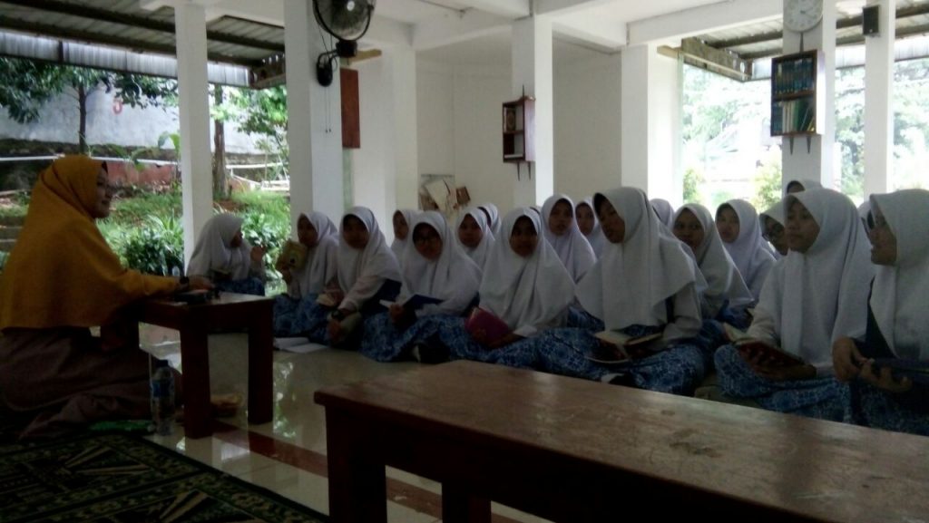 Pelatihan Tahsinul Qur'an Santri Kelas 5 dan 6 Pondok Pesantren Putri Al - Hasanah Darunnajah 9 Pamulang