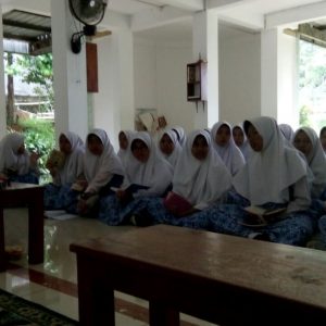 Pelatihan Tahsinul Qur'an Santri Kelas 5 dan 6 Pondok Pesantren Putri Al - Hasanah Darunnajah 9 Pamulang