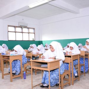 Suasana Ujian Tulis Santri Kelas 6 TMI Darunnajah Jakarta