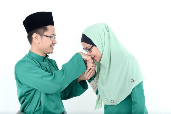 Silaturrahmi dengan teman, sahabat karib, keluarga, dan kerabat