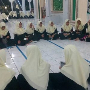 Kegiatan Peserta Rihlah Munadzomah Di Pondok Modern Darussalam Gontor Putri