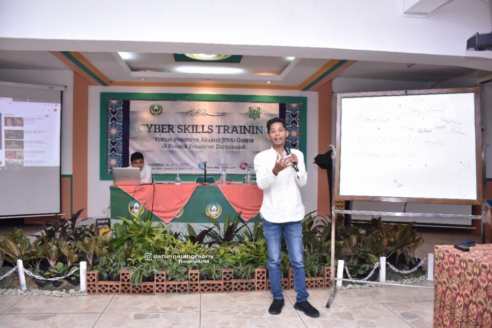 Materi Pemberitaan Efektif di Era Digital Bersama Husein Sanusi dari Tribunnews.com di Pesantren Darunnajah