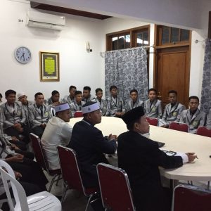 Studi Banding Pondok Pesantren Darul Huffazh Lampung Di Pondok Pesantren Darunnajah Jakarta