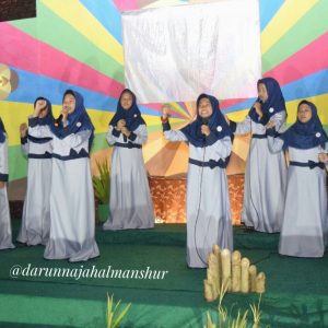 Penampilan nasyid pada acara pentas seni kelas 3