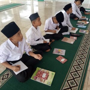 Kegiatan Belajar Mengajar Santri Pondok Pesantren Tsurayya Darunnajah 4 (2)