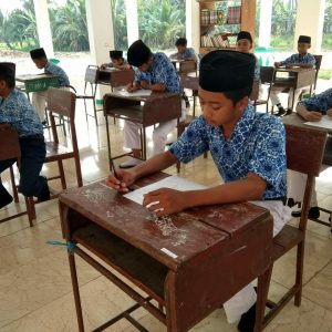 Ujian Mid Semester Santri Tarbiyatul Miu'allimin Wal Muallimat Al Islamiyah Pon.Pes Tsurayya Darunnajah 4