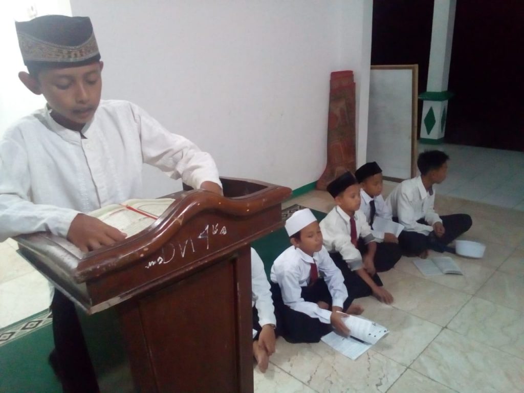 Kegiatan Muhadhoroh Santri Putra Tsurayya Darunnajah 4