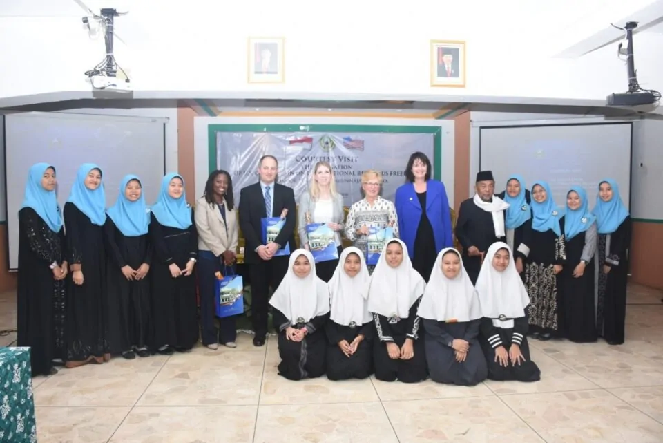 Seru ! Diskusi Santri Darunnajah Bersama Delegasi dari U.S Commission on International Religious
