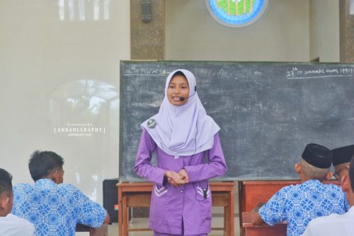 Praktik Mengajar oleh Santri kelas 6 TMI