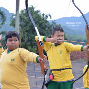 Santri Cilik Belajar Memanah (3)