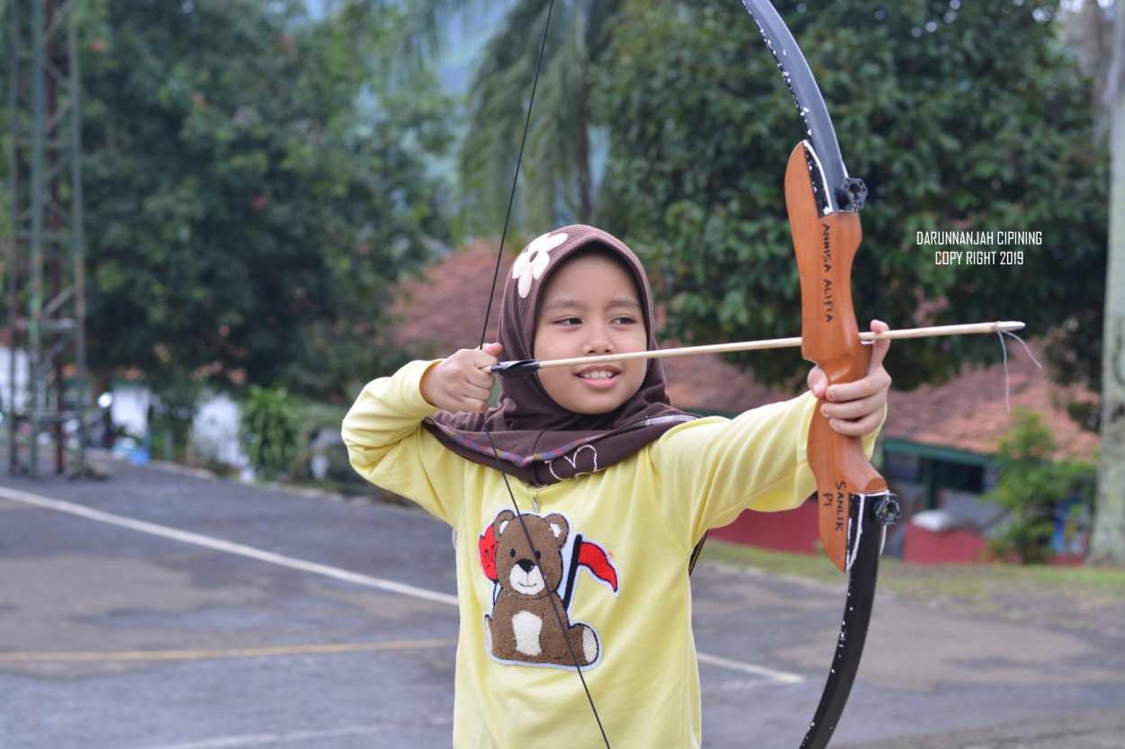 Santri Cilik Belajar Memanah (5)