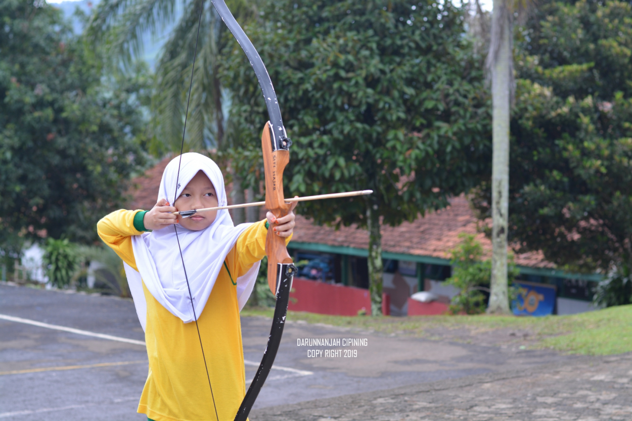 Santri Cilik Belajar Memanah (6)