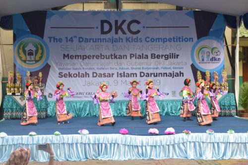 Penampilan Esktrakurikuler Menari dan Angklung Pada Pembukaan