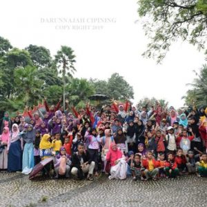 Study Tour Madrasah Ibtidaiyah Darunnajah 2 Cipining ke Taman Wisata Matahari