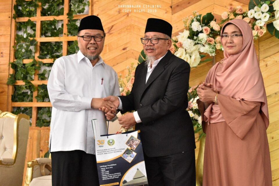 Pemberian Kenang-kenangan