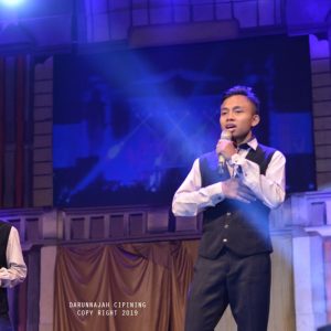 Pesta Cahaya di Panggung Gembira Kelas 6 TMI Pondok Pesantren Darunnajah 2 Cipining