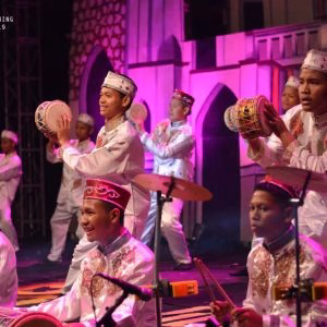 Pesta Cahaya di Panggung Gembira Kelas 6 TMI Pondok Pesantren Darunnajah 2 Cipining