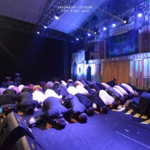 Pesta Cahaya di Panggung Gembira Kelas 6 TMI Pondok Pesantren Darunnajah 2 Cipining
