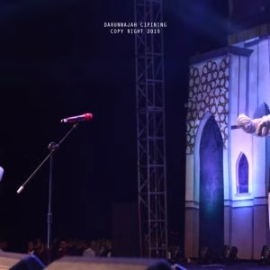 Pesta Cahaya di Panggung Gembira Kelas 6 TMI Pondok Pesantren Darunnajah 2 Cipining