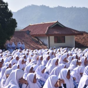Lanjut! Santri Ikuti Upacara Pembukaan Ujian Tulis Semester Ganjil