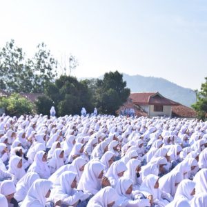 Lanjut! Santri Ikuti Upacara Pembukaan Ujian Tulis Semester Ganjil