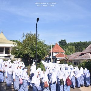 Lanjut! Santri Ikuti Upacara Pembukaan Ujian Tulis Semester Ganjil