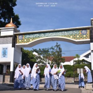 Lanjut! Santri Ikuti Upacara Pembukaan Ujian Tulis Semester Ganjil