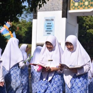 Lanjut! Santri Ikuti Upacara Pembukaan Ujian Tulis Semester Ganjil