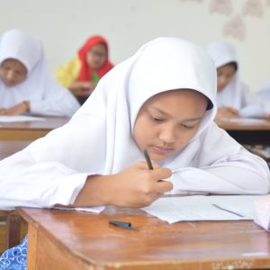 Ujian Tulis Santriwati Darunnajah 9 Pamulang