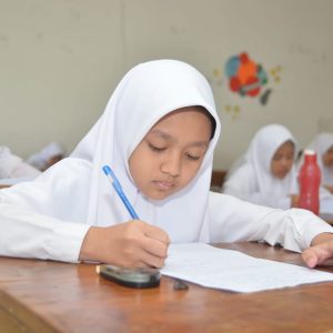 Ujian Tulis Santriwati Darunnajah 9 Pamulang