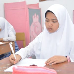 Ujian Tulis Santriwati Darunnajah 9 Pamulang