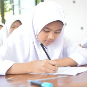 Ujian Tulis Santriwati Darunnajah 9 Pamulang