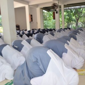 Sujud Syukur Santri Darunnajah 9 Usain Melakukan Ujian Semester 1