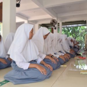 Sujud Syukur Santri Darunnajah 9 Usain Melakukan Ujian Semester 1