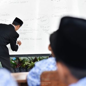 Percontohan Amaliyah Tadris Bahasa Arab dan Inggris Santri Kelas 12 SMK Pesantren Darunnajah 2 Cipining