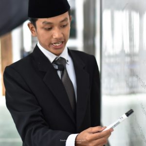 Percontohan Amaliyah Tadris Bahasa Arab dan Inggris Santri Kelas 12 SMK Pesantren Darunnajah 2 Cipining