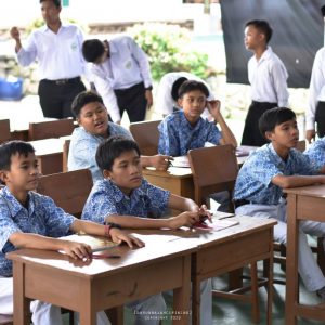 Percontohan Amaliyah Tadris Bahasa Arab dan Inggris Santri Kelas 12 SMK Pesantren Darunnajah 2 Cipining