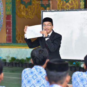 Percontohan Amaliyah Tadris Bahasa Arab dan Inggris Santri Kelas 12 SMK Pesantren Darunnajah 2 Cipining