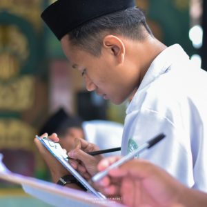 Percontohan Amaliyah Tadris Bahasa Arab dan Inggris Santri Kelas 12 SMK Pesantren Darunnajah 2 Cipining