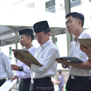 Percontohan Amaliyah Tadris Bahasa Arab dan Inggris Santri Kelas 12 SMK Pesantren Darunnajah 2 Cipining