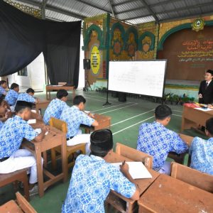 Percontohan Amaliyah Tadris Bahasa Arab dan Inggris Santri Kelas 12 SMK Pesantren Darunnajah 2 Cipining